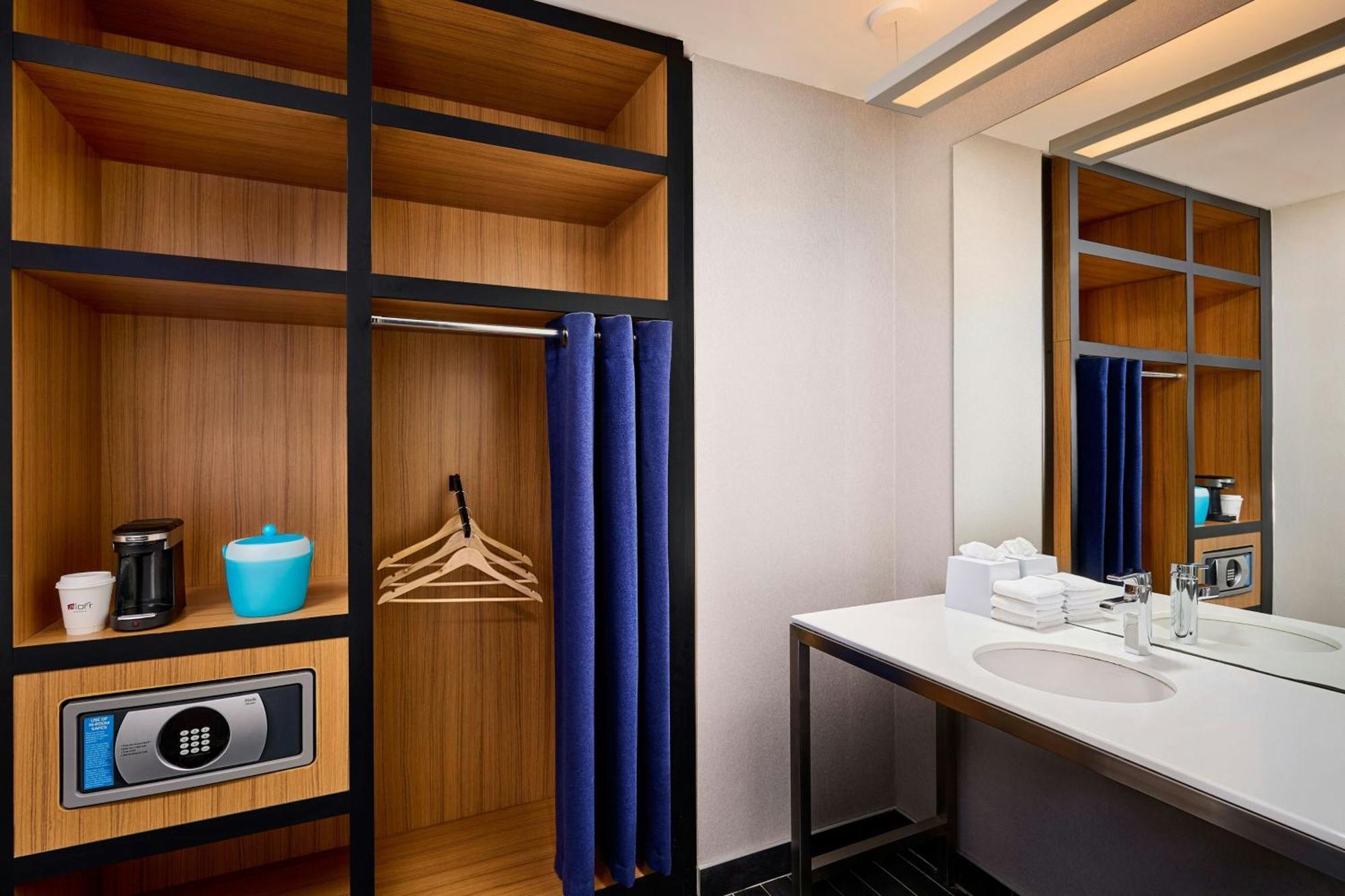 Aloft Vaughan Mills Exterior photo